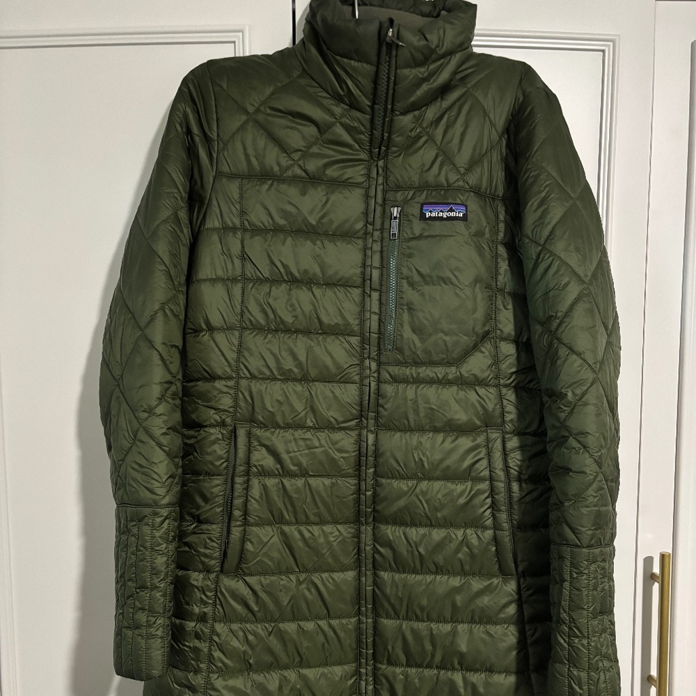 Women’s Patagonia puffer olive green coat